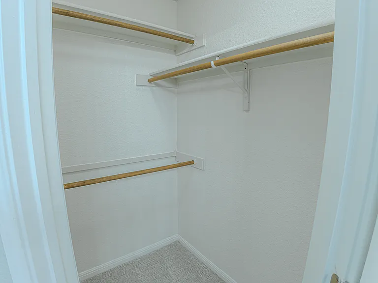 208 Discovery — Photo 32