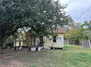 308 McGuill St, Refugio, TX 78377