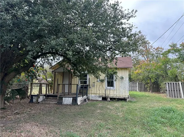 308 McGuill St, Refugio, TX 78377
