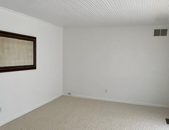 3rd image of 39650 Felix Dr