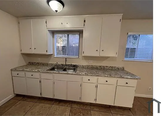 358 N Valeria St — Photo 4
