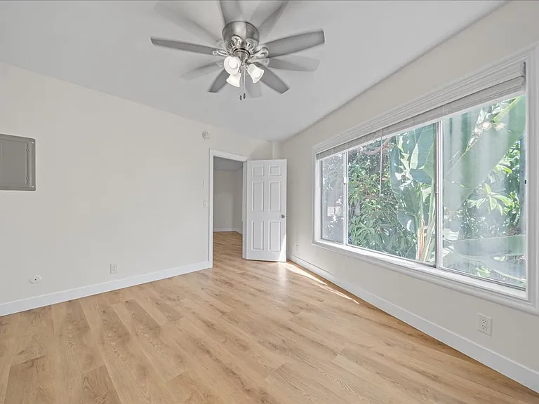 11661 Erwin St #19 — Photo 8