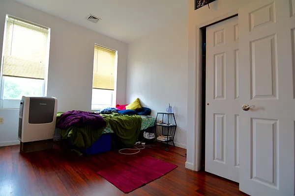 Rented by Hagstrom Management Inc | media 4