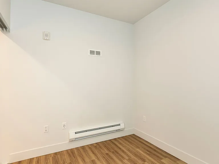 Adell Apartments — Photo 28