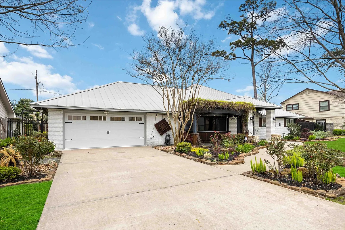 Building Photo - 4031 Fernwood Dr