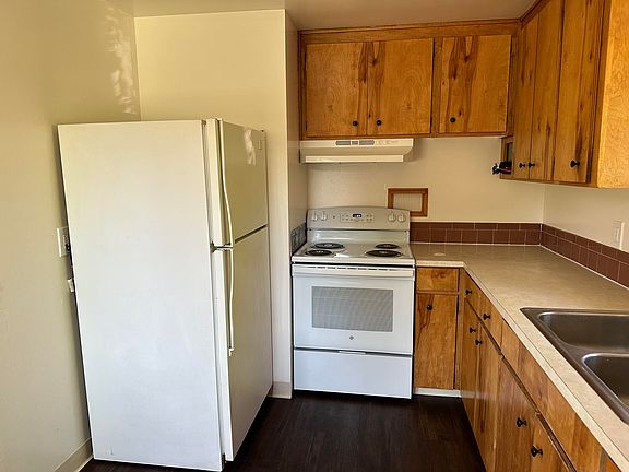 Kitchen with new oven, faucet, garbage disposal and washer/dryer. Refrigerator is very clean.