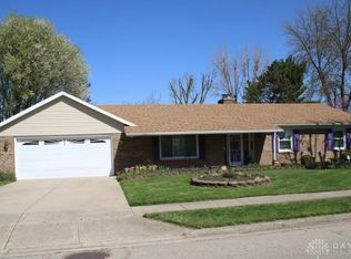 2094 El Camino Dr, Xenia, OH 45385