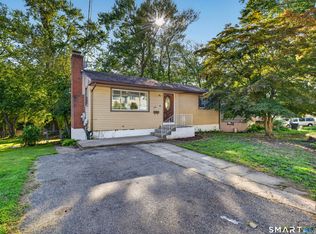 348 Bayonet St, New London, CT 06320