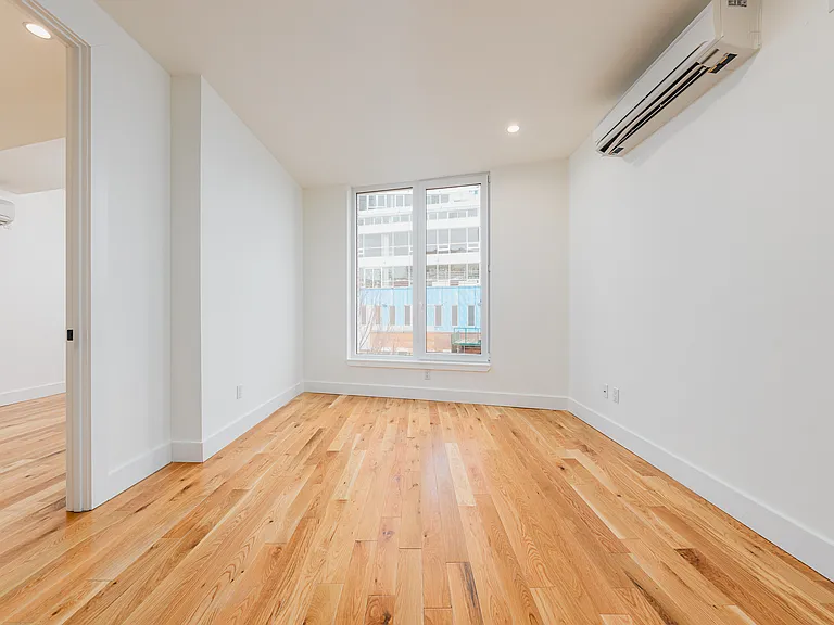 33 Franklin St #310 — Photo 3