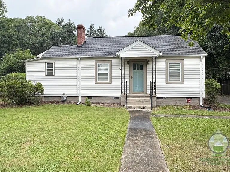 307 E Blue Ridge Dr — Photo 1