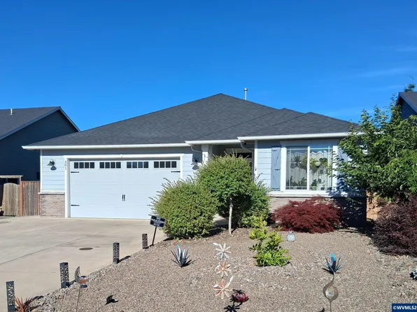 301 SW Applegate Trail Dr, Dallas, OR 97338