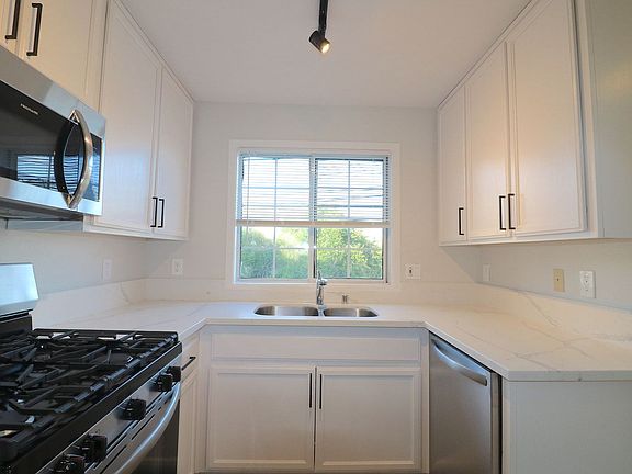 4th image of 1304 48 Brunner St #1304-1