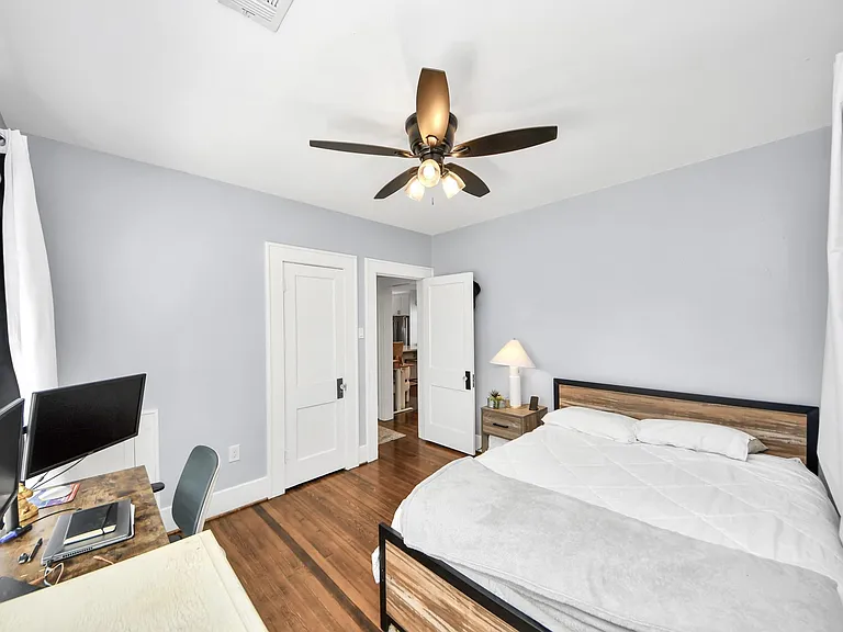 916 W Cottage St — Photo 22