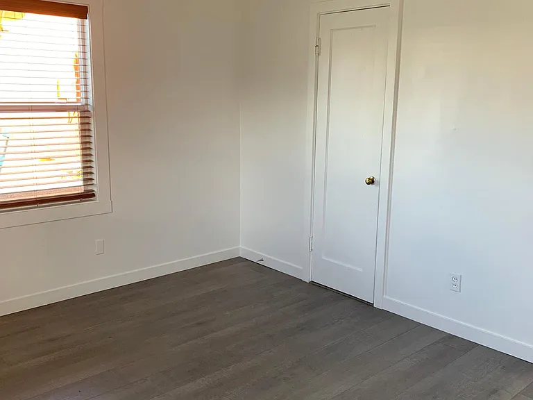 2308 Commercial Ave — Photo 8