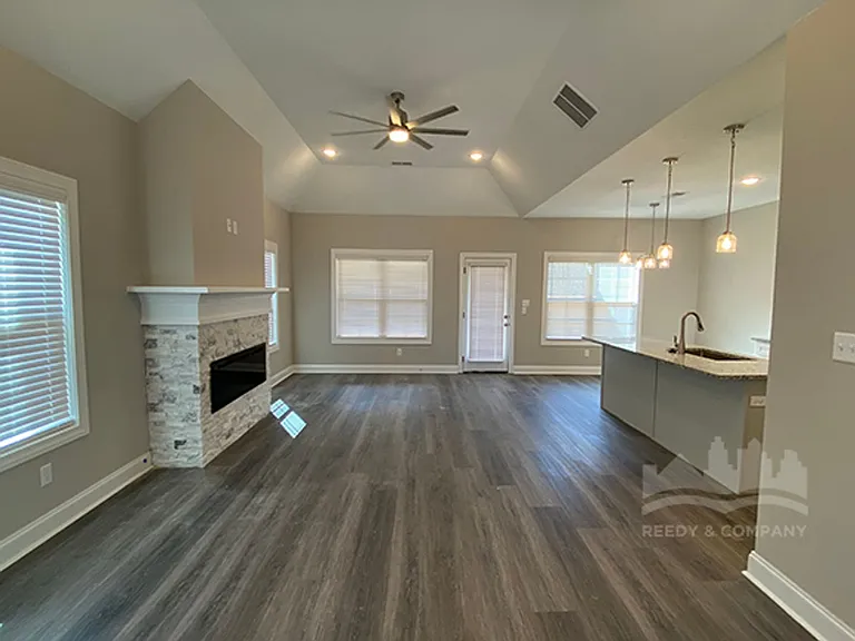 547 Rosalie Woods Dr — Photo 2