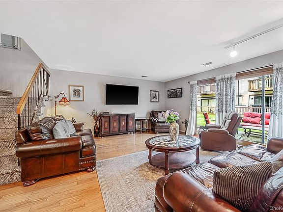 3rd image of 113 Laurel Lane