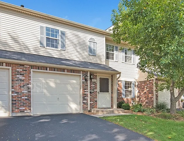 921 Wesley Ln photo 1