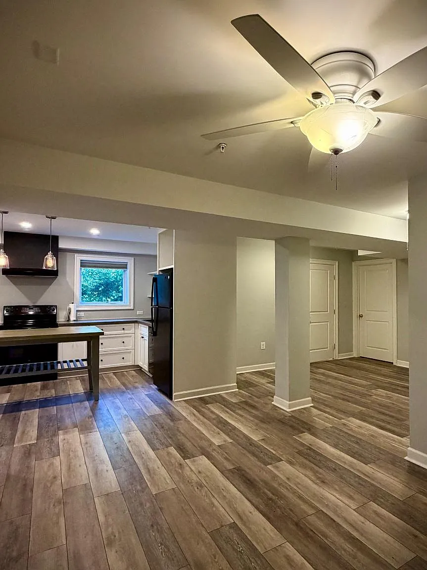 1 bed, 1.0 bath, 4748 sqft, $1,600 — Photo 2