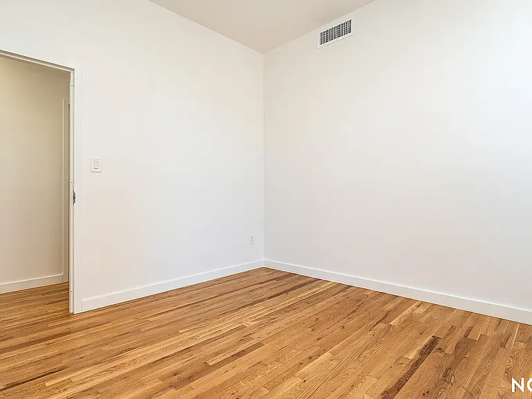 160 Johnson Ave #2E — Photo 9