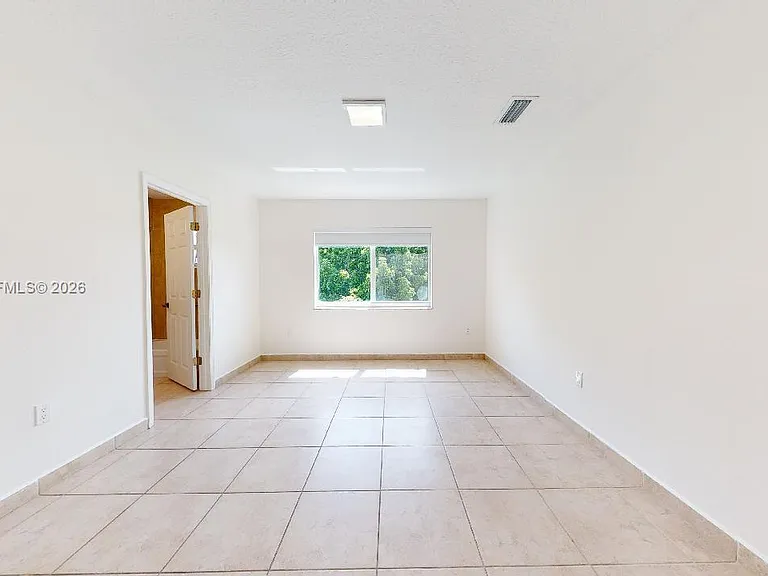 323 SW 36AVE #323 — Photo 9