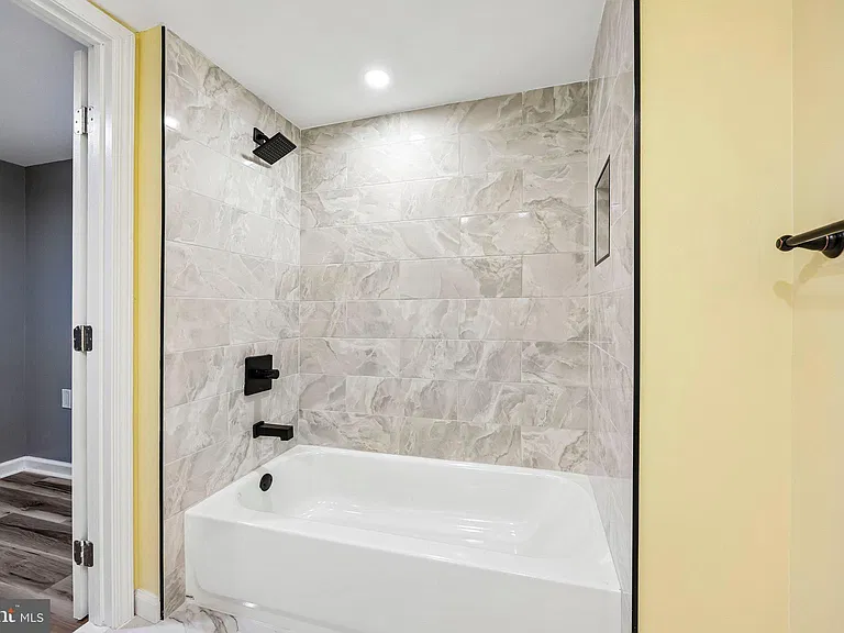 7200 Vellex Ln — Photo 36