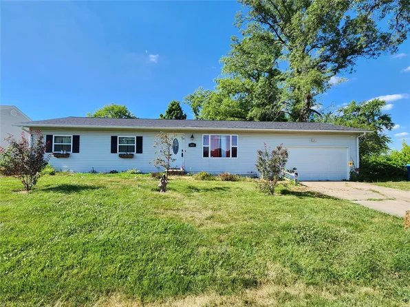 9011 S Blue Haven Dr, Troy, IL 62294