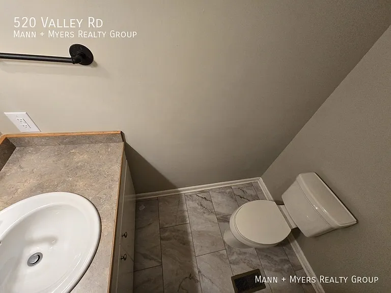 520 Valley Rd — Photo 8