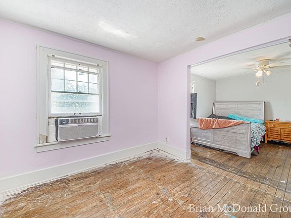 3rd image of 439 Central Ave