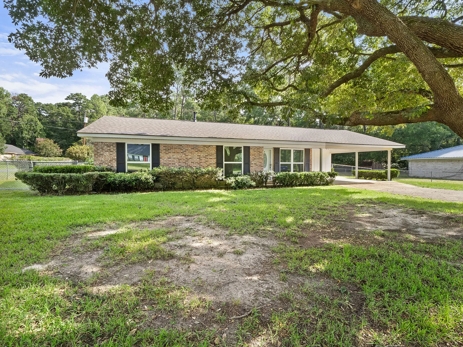 3 bed, 3129 sqft, $1,600 — Photo 2