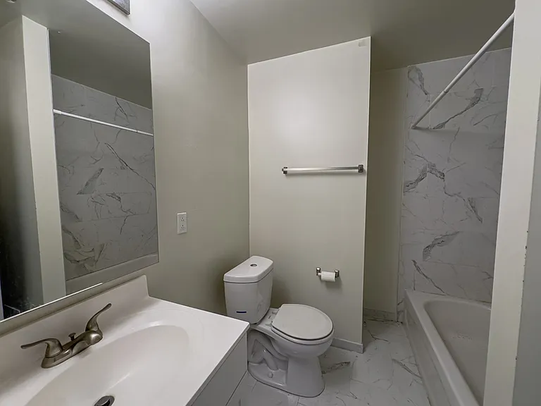 2113 Green St #3R — Photo 9