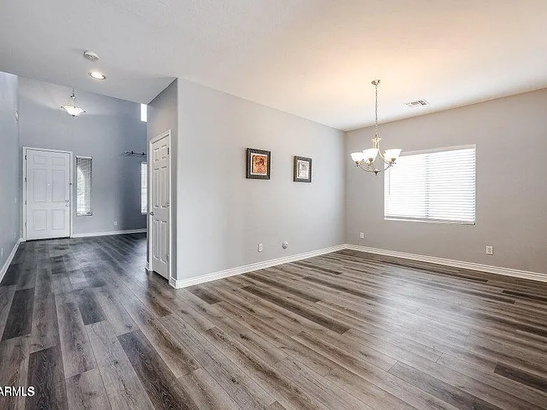 10863 W Washington St — Photo 15