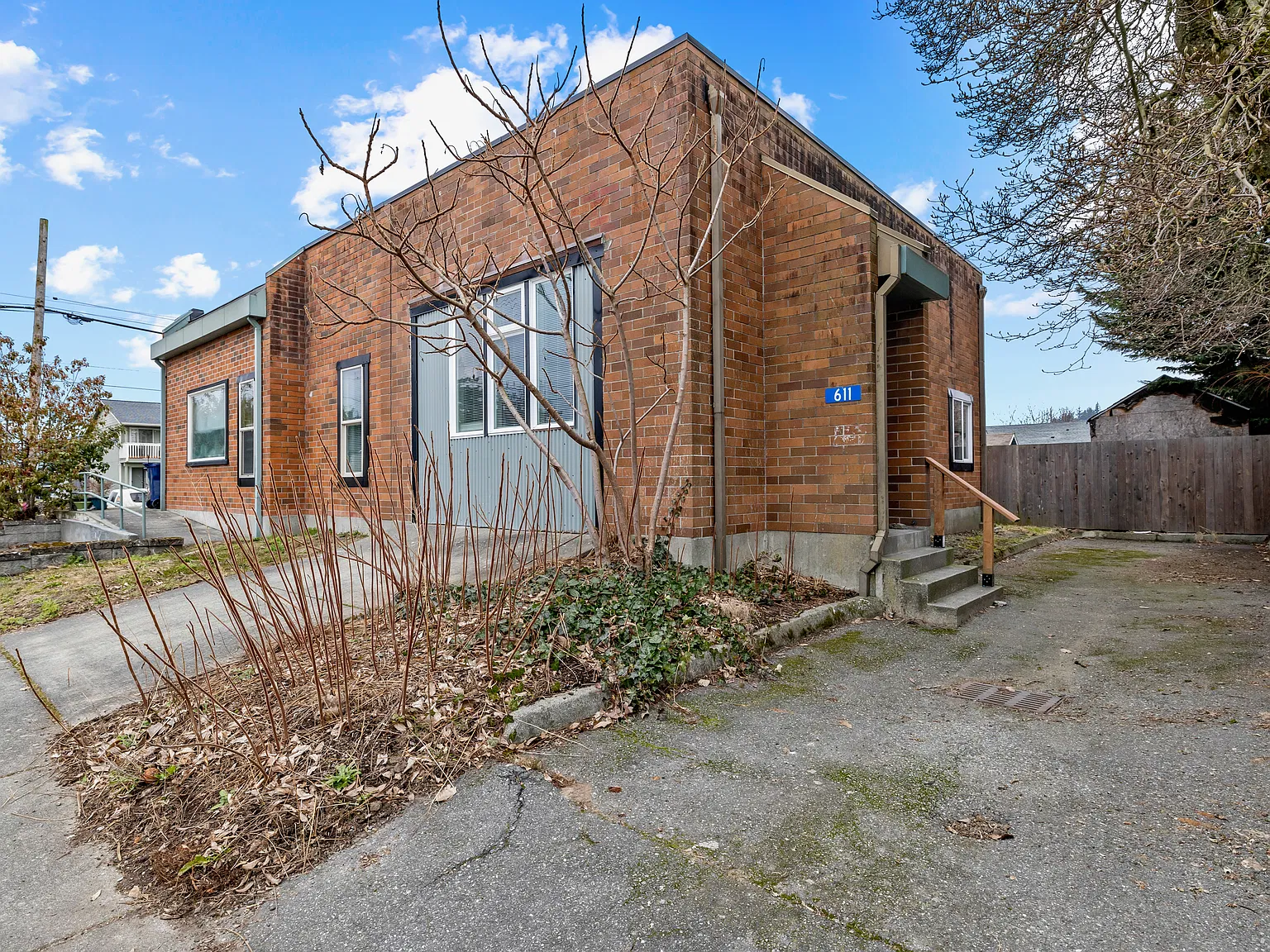 3 bed, 1000 sqft, $2,500 — Photo 2