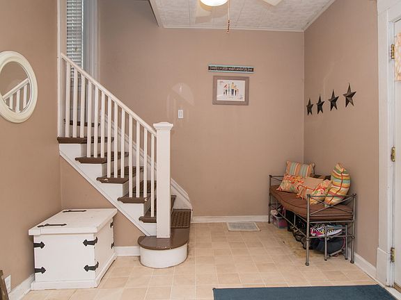 3rd image of 149 Vanderveen Ave