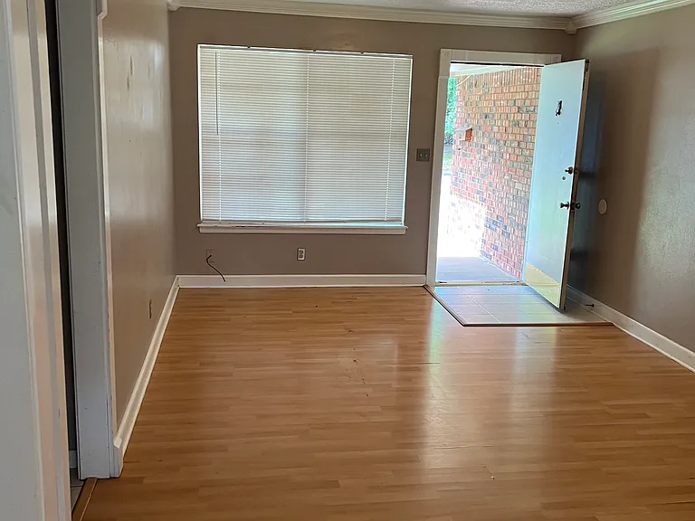 505 Clearview — Photo 2