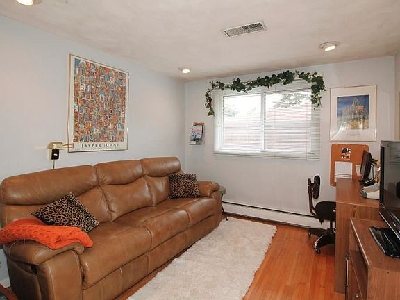 4th image of 41 Rosewood Dr