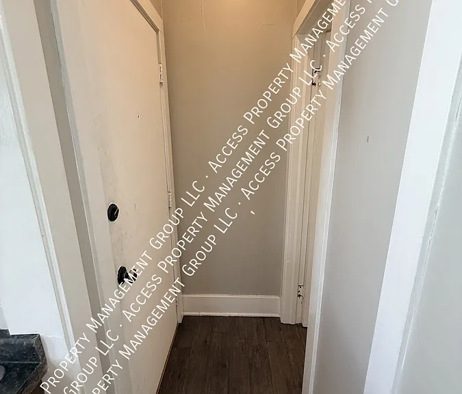 733 Crescent St NE — Photo 4