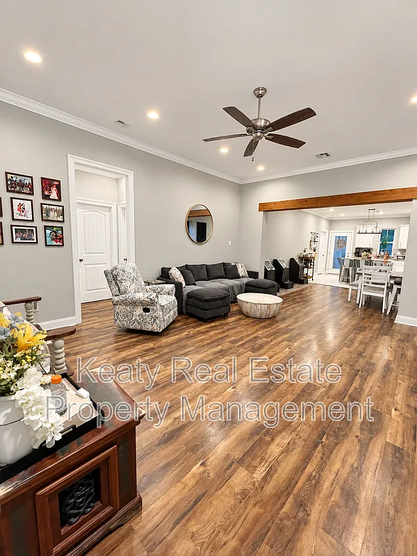 3 bed, 2.0 bath, 1590 sqft, $2,100 — Photo 4
