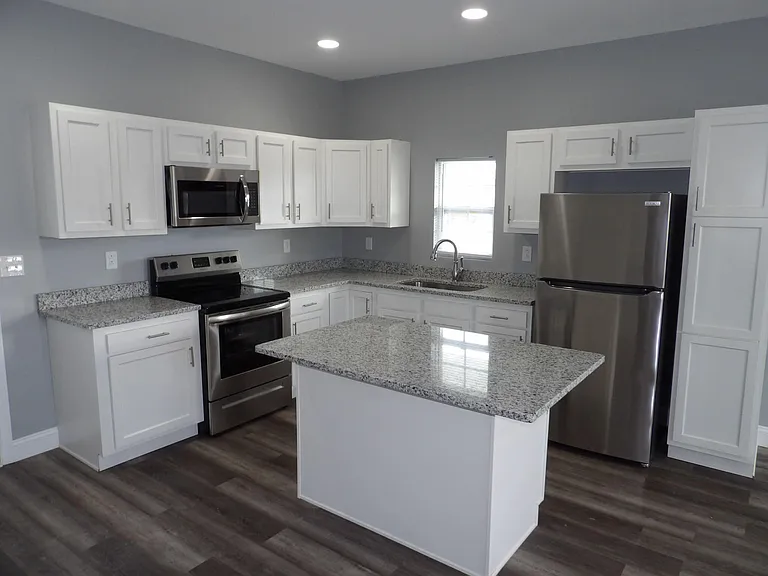 240 E Court St — Photo 11