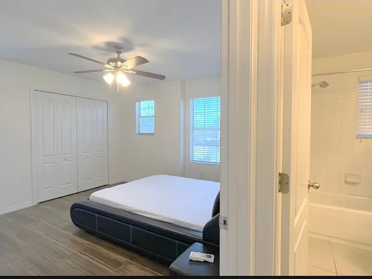 10600 Inside Loop — Photo 11