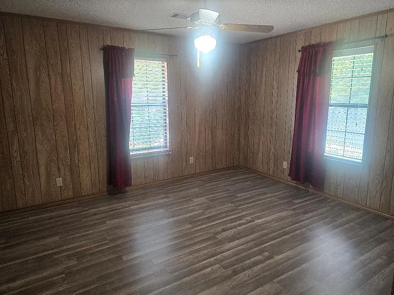 1483 S Waco St — Photo 13
