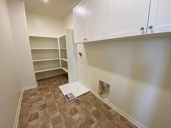 4th image of 3288 Kane Dr