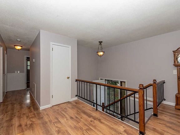 3rd image of 2814 Big Bend Dr