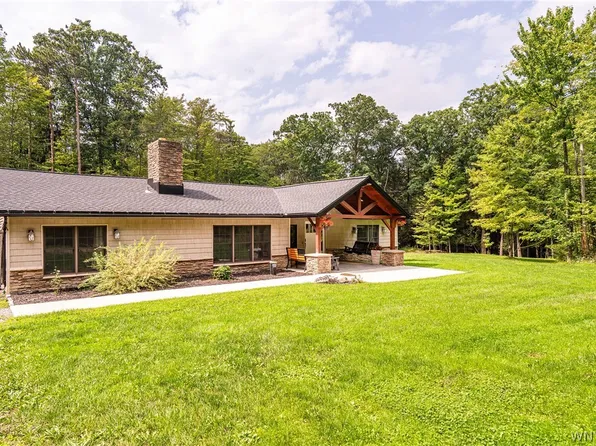 9852 Larkin Rd, Eden, NY 14057