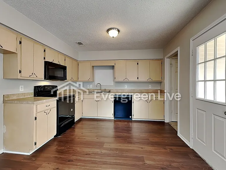 408 Saw Mill Rd — Photo 2