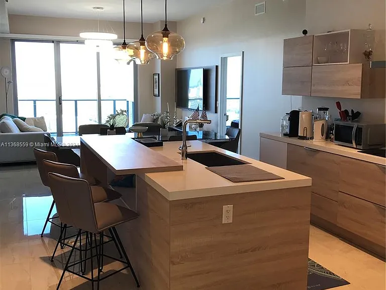 16385 Biscayne Blvd #7 — Photo 35