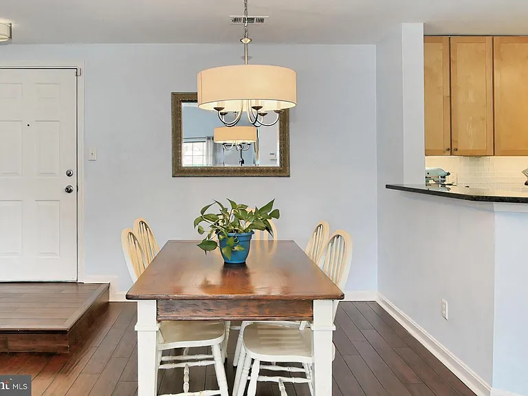 1100 Quaker Hill Dr #401 — Photo 3