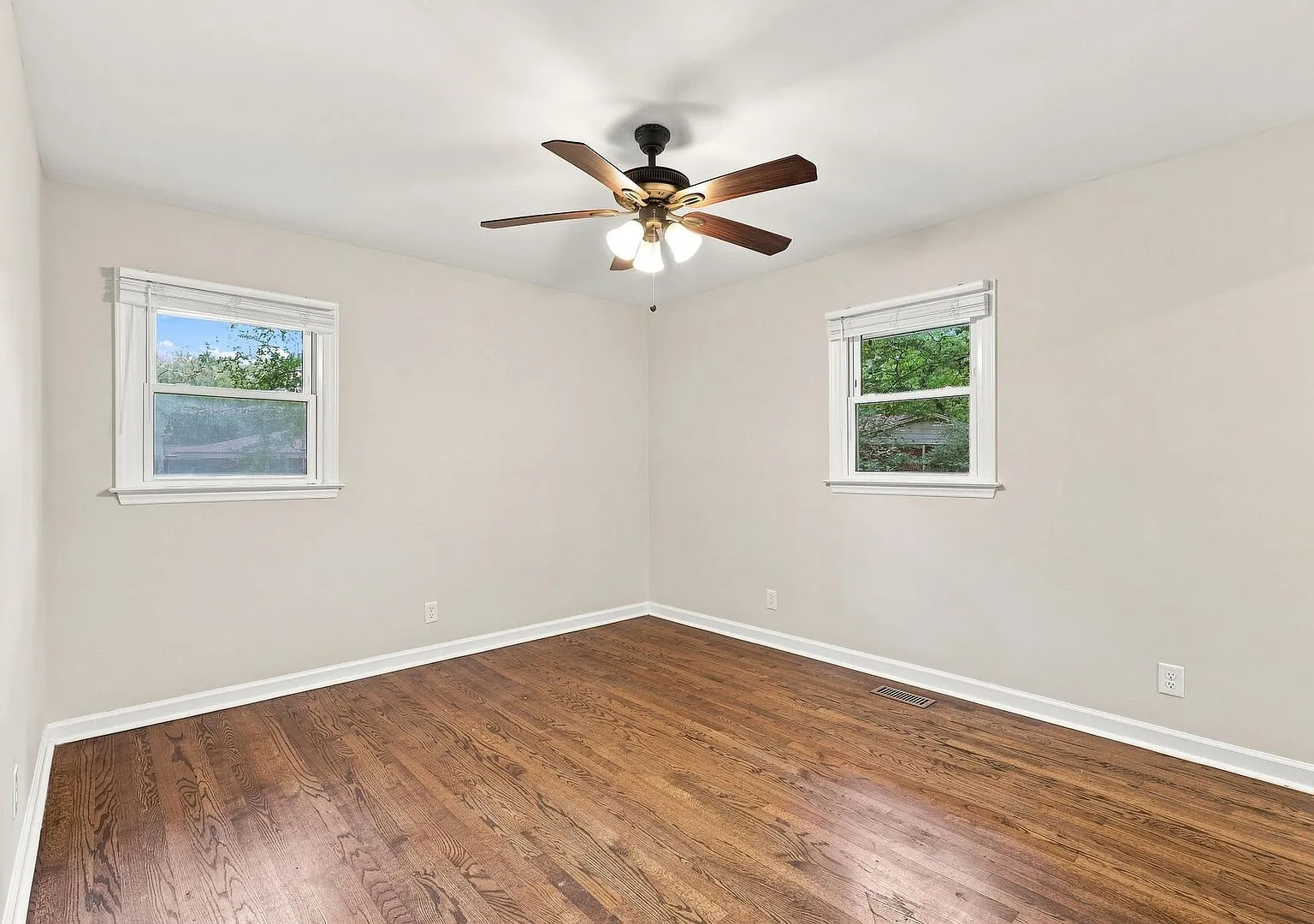 Charming 3-Bedroom Ranch Style Home ! — Photo 4