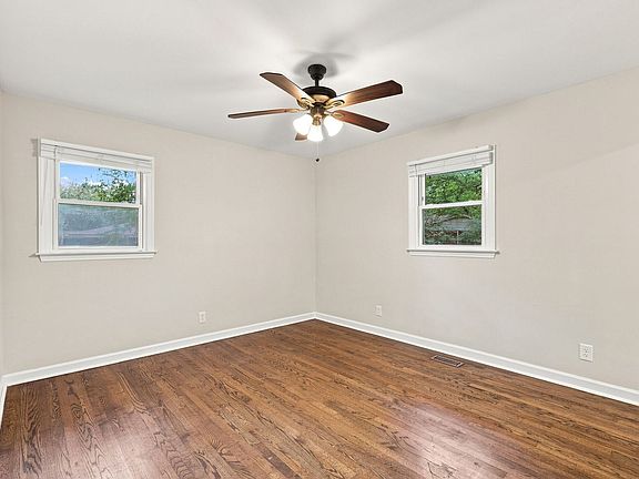 4th image of 3205 Crandon Ln
