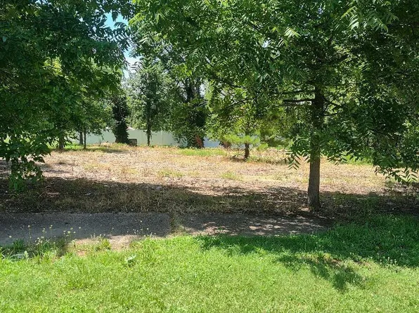 221 Pearl St, Mound City, IL 62963