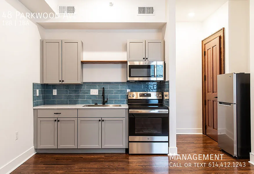 Parkwood HQ: Where History Meets Modern Living (48 Parkwood Ave.) — Photo 4